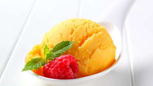 Σορμπέ με πεπόνι και βασιλικό  